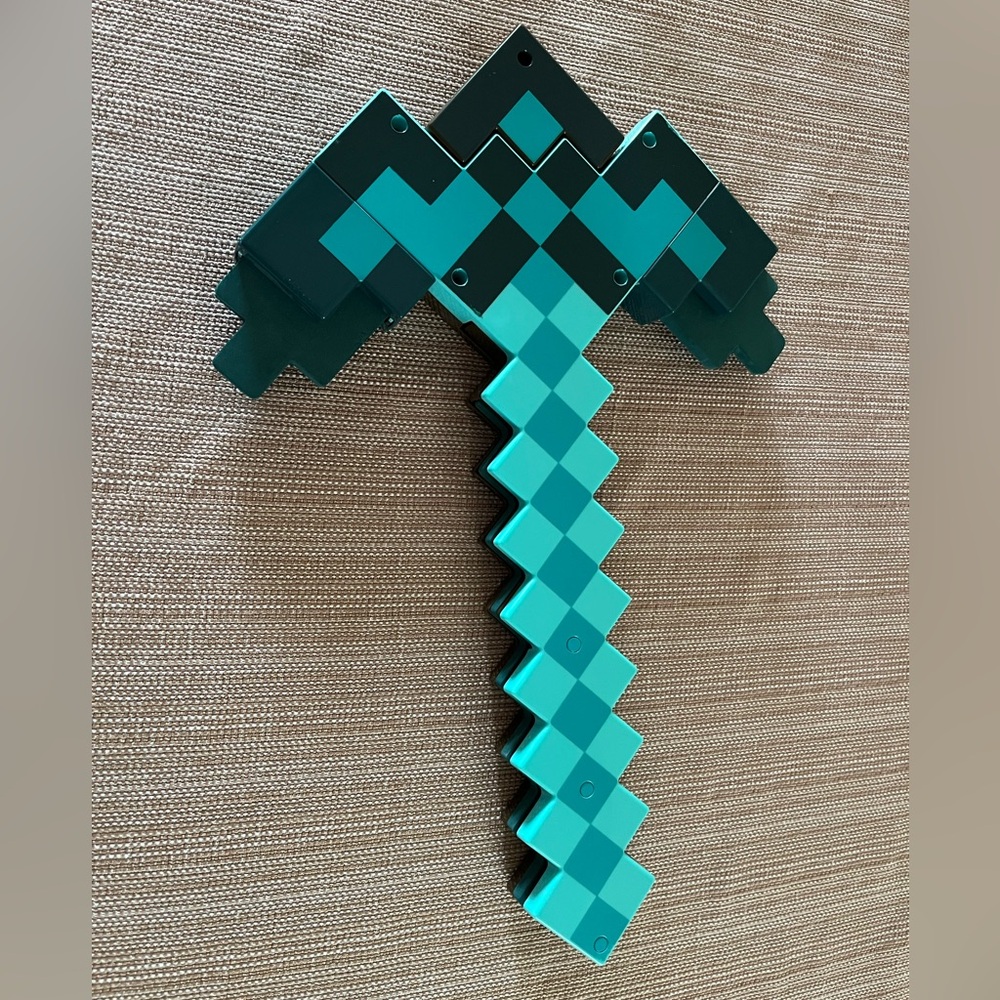 Mattel Minecraft Sword & Pickaxe Set 2 in 1 - Picture 3 of 7